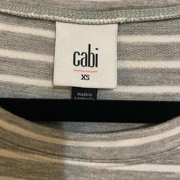 👚 Cute CAbi grey and white ruched t shirt XS - Picture 3 of 4